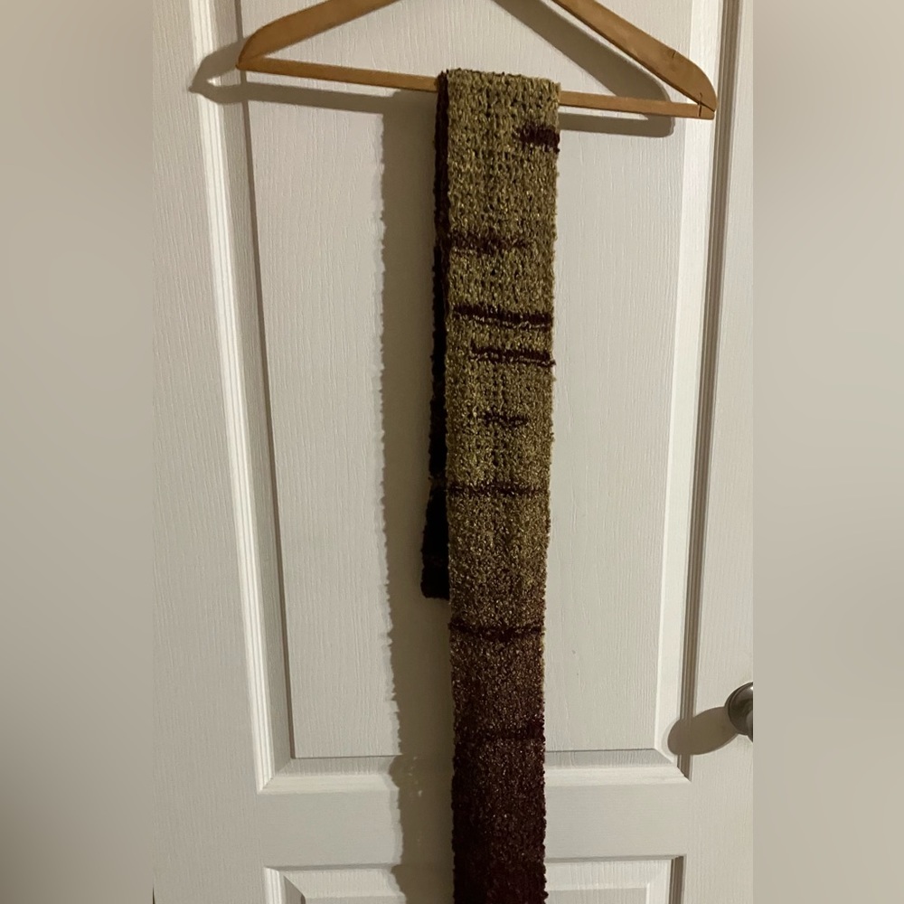 Handcrafted scarf. Soft texture and unique colors.